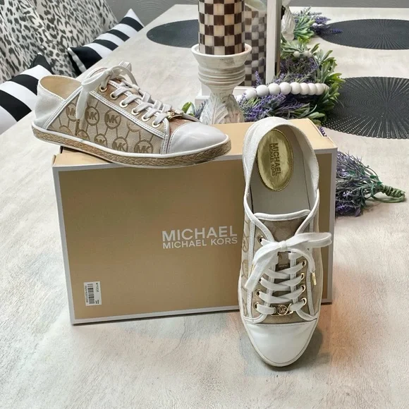 Michael Kors Kristy Slides 🤎 - Picture 4 of 11